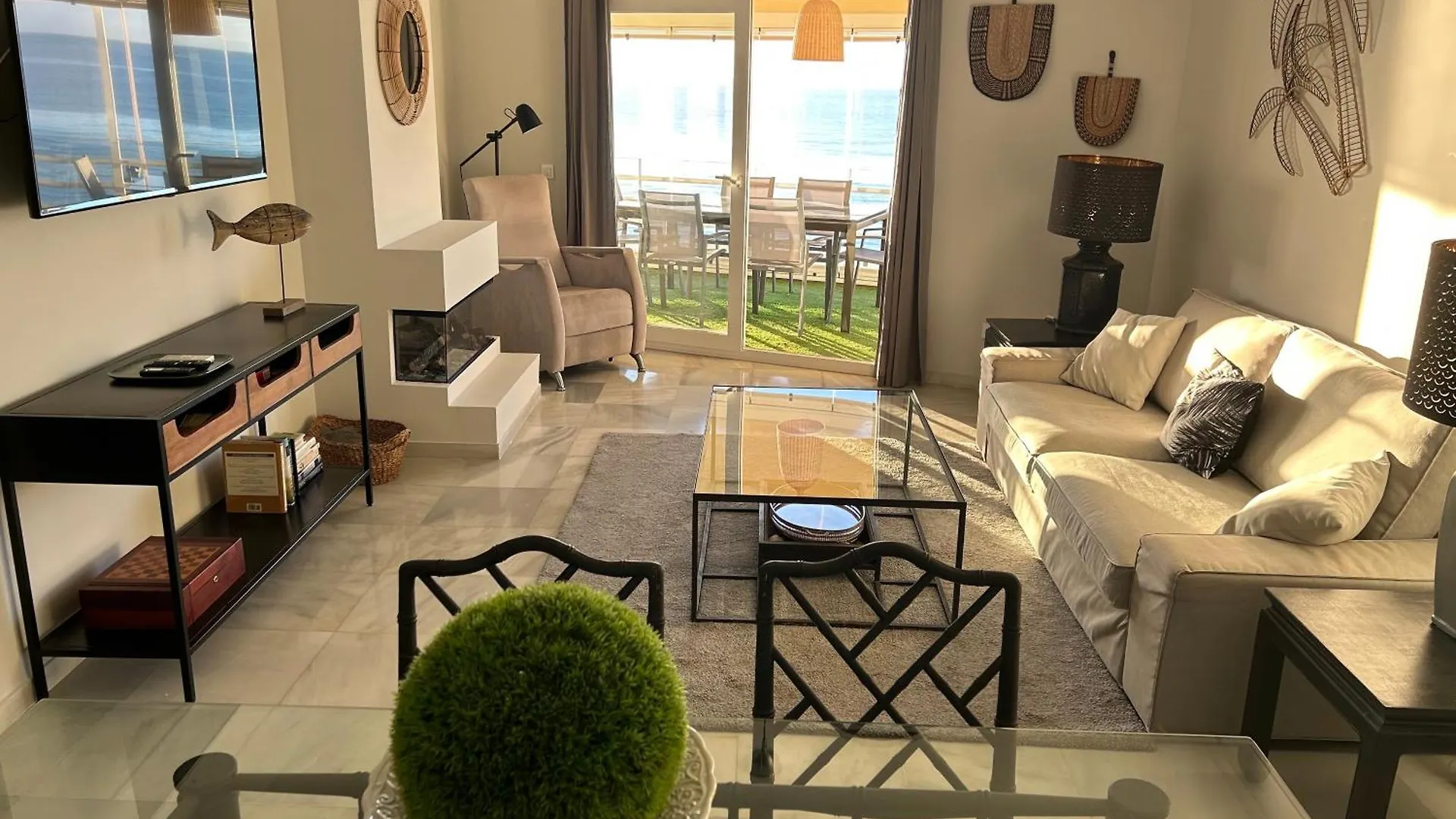 Apartamento En Primera Linea/Beachfront Apartment Fuengirola