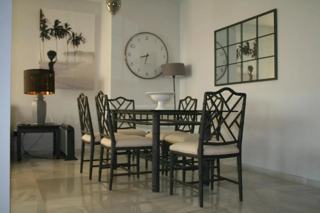 Apartamento En Primera Linea/Beachfront Apartment Fuengirola