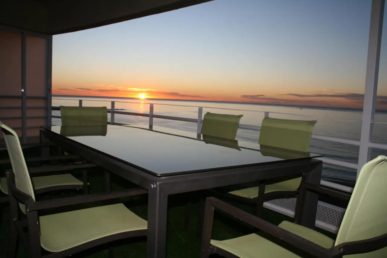 Apartamento En Primera Linea/Beachfront Apartment contacts