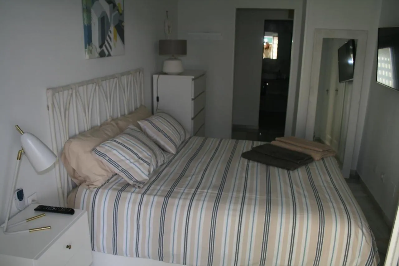 Apartamento En Primera Linea/Beachfront Apartment Fuengirola 0*,  Spain