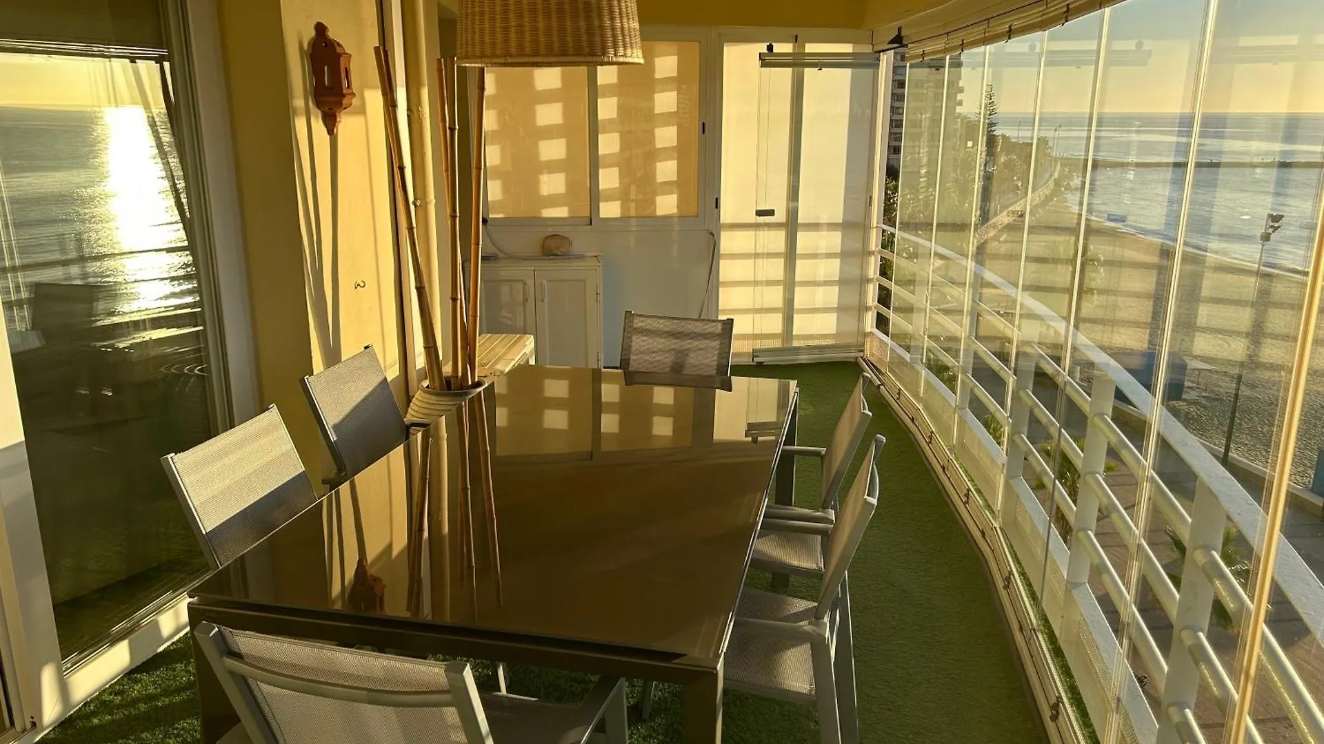 Apartamento En Primera Linea/Beachfront Apartment Fuengirola Spain